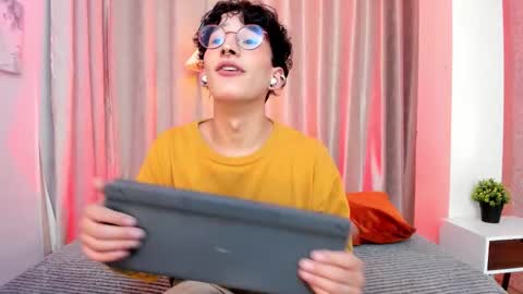 Snapshot of iangel_ chatting on 03.04.26 ian online show from 03.04.26