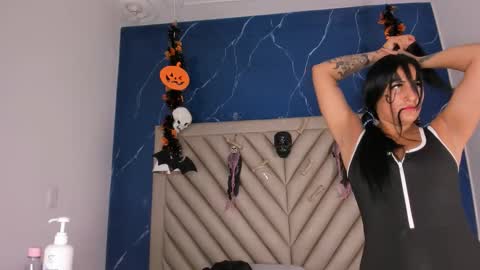 Snapshot of ibbie_ chatting on 10.27.25 ibbie_ online show from 10.27.25