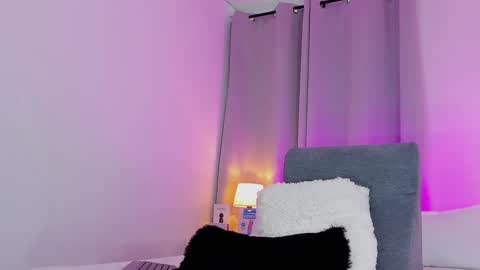 Snapshot of ice_grace chatting on 01.09.25 ice online show from 01.09.25