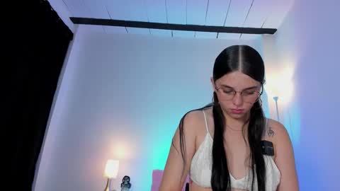 Snapshot of ice_grace chatting on 10.22.25 ice online show from 10.22.25