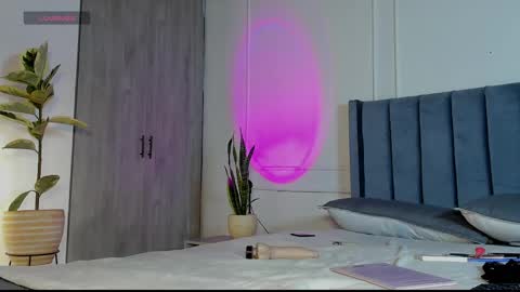 Snapshot of ice_princess__ chatting on 10.05.25 Crystall online show from 10.05.25