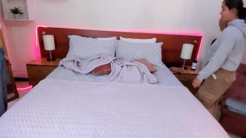 Icy online show from 10.07.25