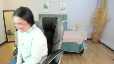Snapshot of icysweetcam chatting on 04.21.26 Icy online show from 04.21.26