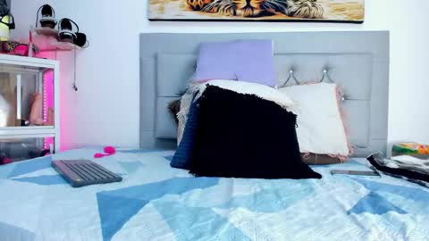 Snapshot of idaly_lovepussy chatting on 01.21.25 idaly online show from 01.21.25