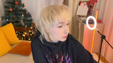 Emmy  help me reach 100 thumbs up online show from 01.16.26