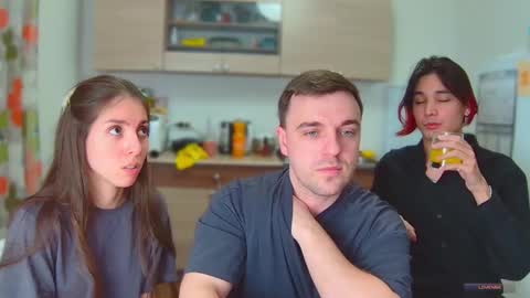 Snapshot of ihavepaws33 chatting on 12.29.24 Julia and Mira online show from 12.29.24