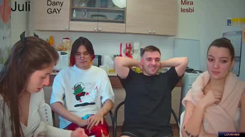 Snapshot of ihavepaws33 chatting on 01.09.25 Julia and Mira online show from 01.09.25