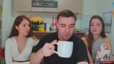 Snapshot of ihavepaws33 chatting on 01.23.25 Julia and Mira online show from 01.23.25