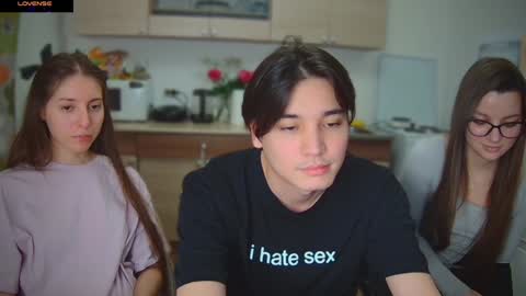 Snapshot of ihavepaws33 chatting on 02.07.25 Julia and Mira online show from 02.07.25