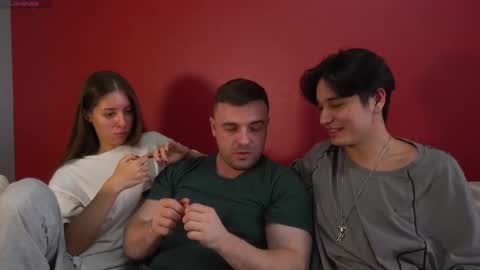 Snapshot of ihavepaws33 chatting on 09.24.25 Julia and Mira online show from 09.24.25