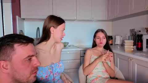 Snapshot of ihavepaws33 chatting on 10.07.25 Julia and Mira online show from 10.07.25