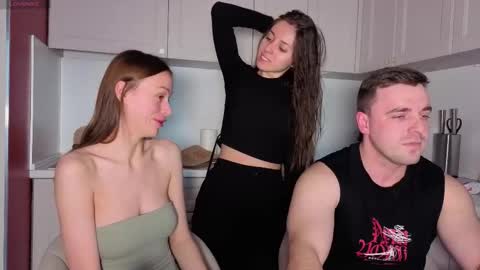 Snapshot of ihavepaws33 chatting on 10.13.25 Julia and Mira online show from 10.13.25