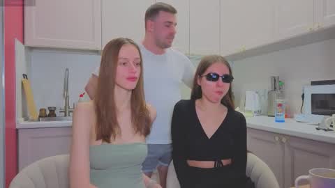 Snapshot of ihavepaws33 chatting on 11.21.25 Julia and Mira online show from 11.21.25