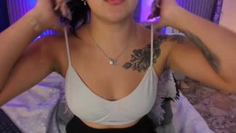 Snapshot of iisabella_smith_ chatting on 02.19.25 Isa online show from 02.19.25