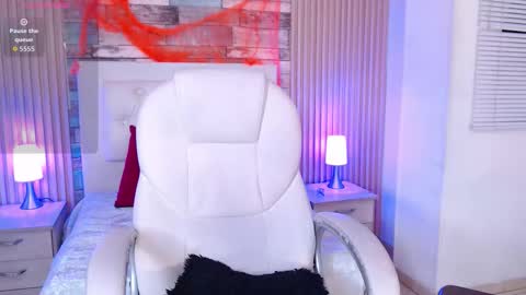 Snapshot of iisabella_smith_ chatting on 10.29.25 Isa online show from 10.29.25