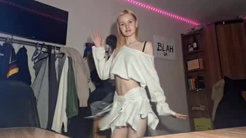 ShyLuna online show from 02.05.26