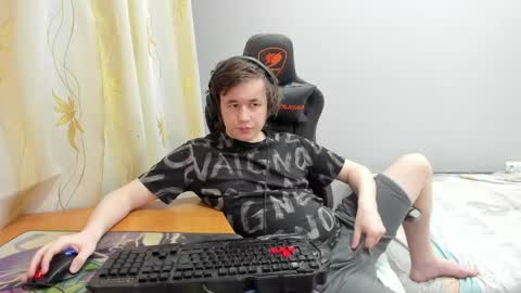 Snapshot of iliaskrislove chatting on 04.15.26 iliaskris online show from 04.15.26