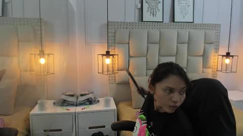 Snapshot of iliy_ chatting on 12.17.24 ILY online show from 12.17.24