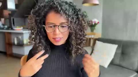 Snapshot of illaroom chatting on 02.19.25 Kloe online show from 02.19.25