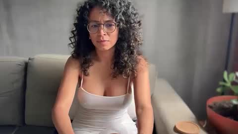 Snapshot of illaroom chatting on 10.12.25 Kloe online show from 10.12.25