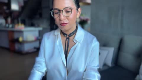 Snapshot of illaroom chatting on 11.06.25 Kloe online show from 11.06.25