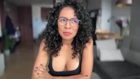 Snapshot of illaroom chatting on 11.12.25 Kloe online show from 11.12.25