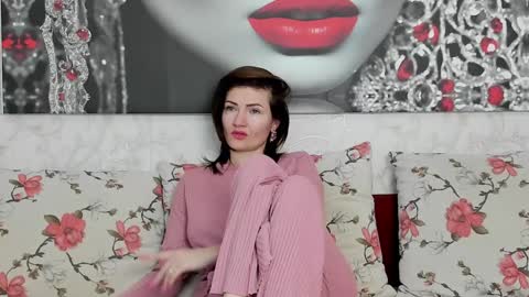 Snapshot of illegalbeauty87 chatting on 01.21.25 Ingrid or more easier...Miss GoDDess Mistress online show from 01.21.25