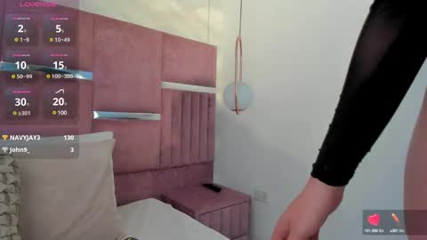 Snapshot of im_alejandra_ chatting on 12.19.24 Aleja online show from 12.19.24