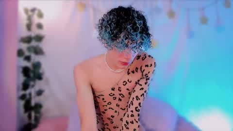 Alejo independent model   online show from 10.04.25