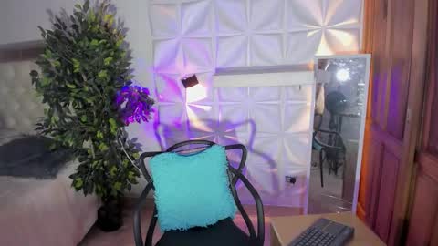 Snapshot of im_crisvega88 chatting on 11.06.25 criss online show from 11.06.25