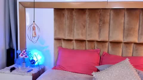 Anna  online show from 02.19.25