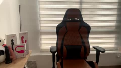 Laia online show from 01.14.25