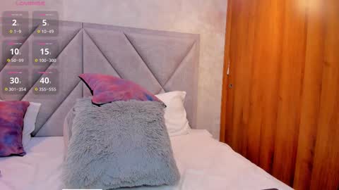 Snapshot of im_manu chatting on 11.27.25 Manu online show from 11.27.25