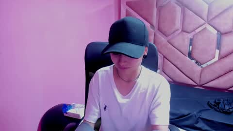 Snapshot of im_mathias chatting on 01.16.25 mathias online show from 01.16.25