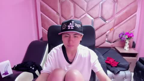 Snapshot of im_mathias chatting on 01.20.25 mathias online show from 01.20.25