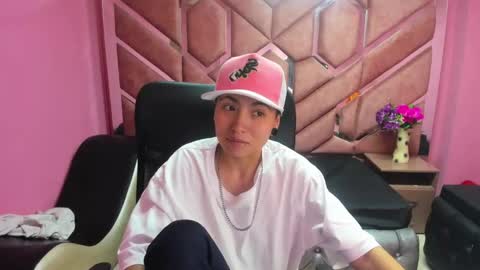 Snapshot of im_mathias chatting on 01.21.25 mathias online show from 01.21.25