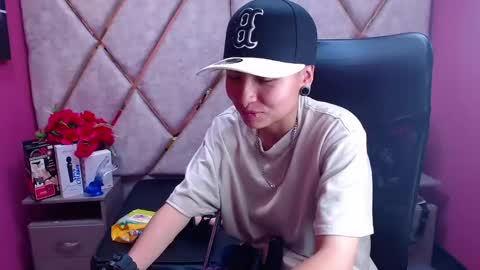 Snapshot of im_mathias chatting on 02.12.25 mathias online show from 02.12.25