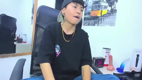 Snapshot of im_mathias chatting on 09.19.25 mathias online show from 09.19.25