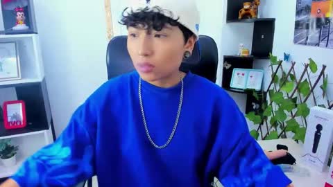 Snapshot of im_mathias chatting on 10.12.25 mathias online show from 10.12.25