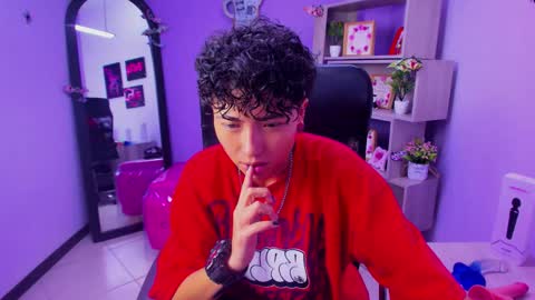 Snapshot of im_mathias chatting on 11.04.25 mathias online show from 11.04.25