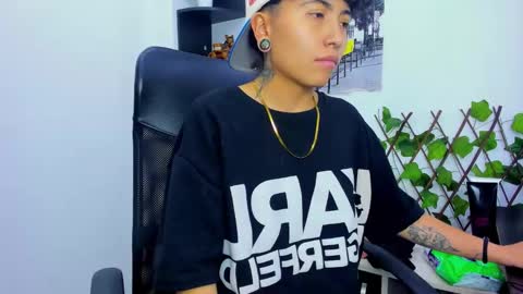 Snapshot of im_mathias chatting on 11.08.25 mathias online show from 11.08.25