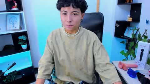 Snapshot of im_mathias chatting on 11.22.25 mathias online show from 11.22.25