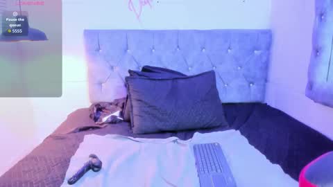 Snapshot of im_mia_dl chatting on 03.24.26 Mia online show from 03.24.26