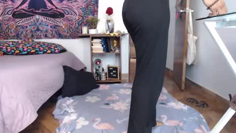 Snapshot of im_moonlight chatting on 10.21.25 Cutie pie online show from 10.21.25