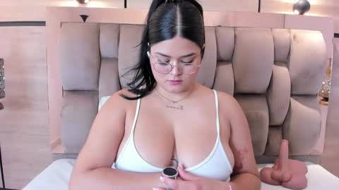 Snapshot of im_mou_ chatting on 02.21.26 im mou online show from 02.21.26