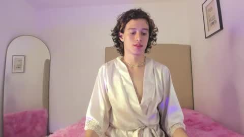 Perseo - Help me with 50 thumbs up online show from 02.25.26