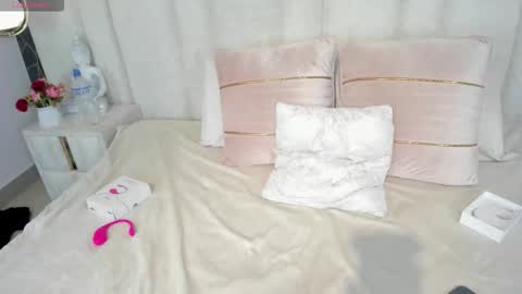 Snapshot of im_ximena chatting on 02.20.26 Xime online show from 02.20.26