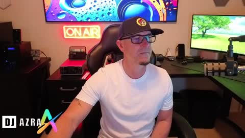 Snapshot of imdjazra chatting on 12.19.24 DJ Azra online show from 12.19.24