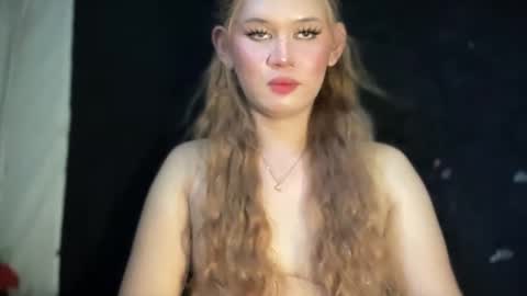 Mika online show from 12.21.25