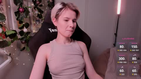 Snapshot of imnotmia chatting on 01.03.25 Mia online show from 01.03.25